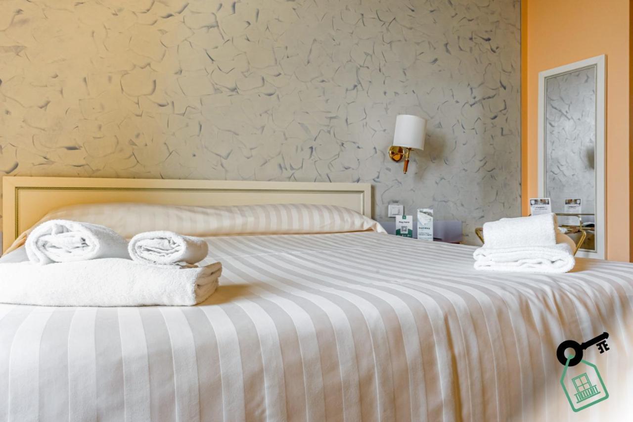 Hotel Rooms Lago Maggiore Verbania Bagian luar foto