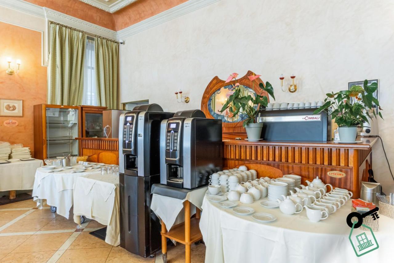 Hotel Rooms Lago Maggiore Verbania Bagian luar foto