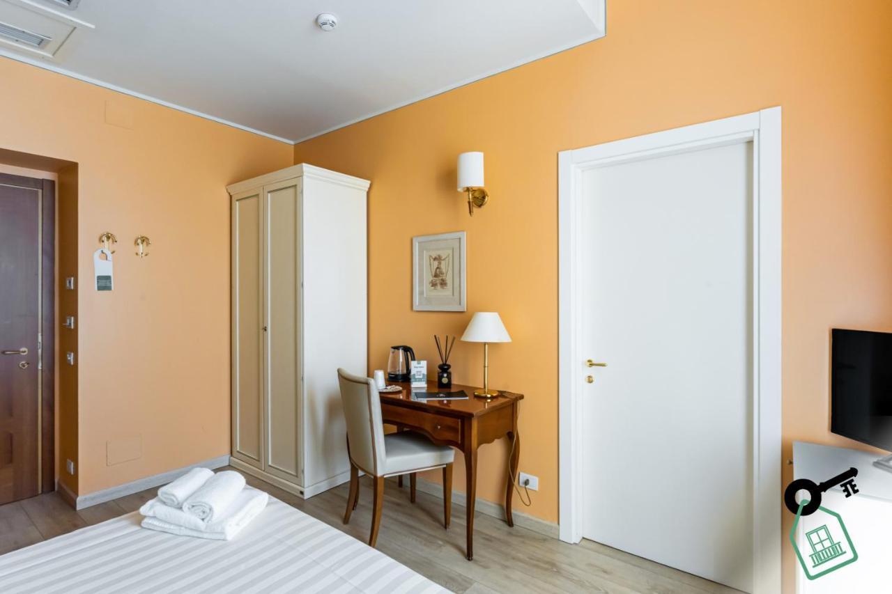 Hotel Rooms Lago Maggiore Verbania Bagian luar foto