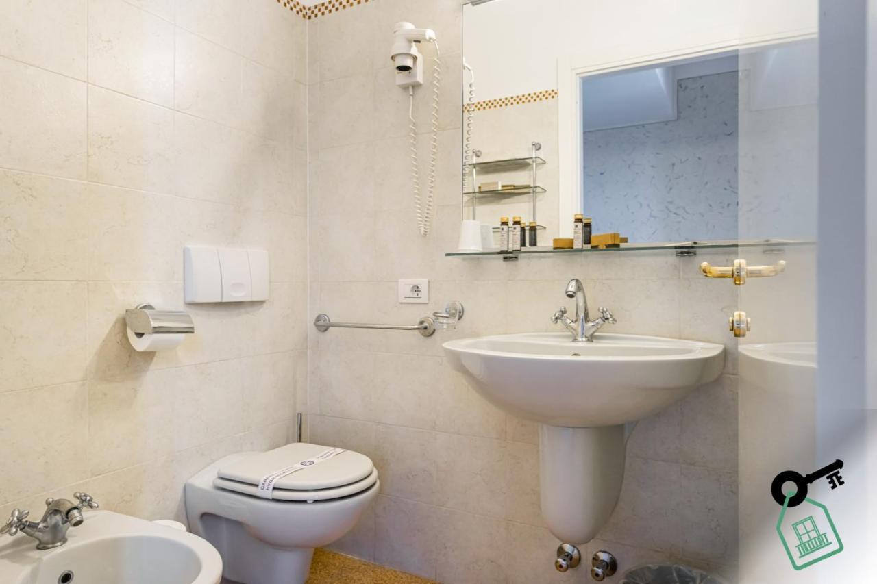 Hotel Rooms Lago Maggiore Verbania Bagian luar foto