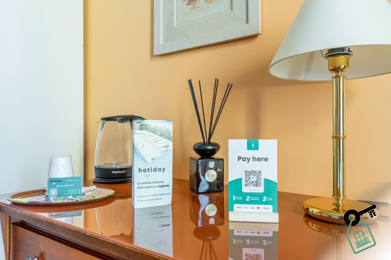 Hotel Rooms Lago Maggiore Verbania Bagian luar foto