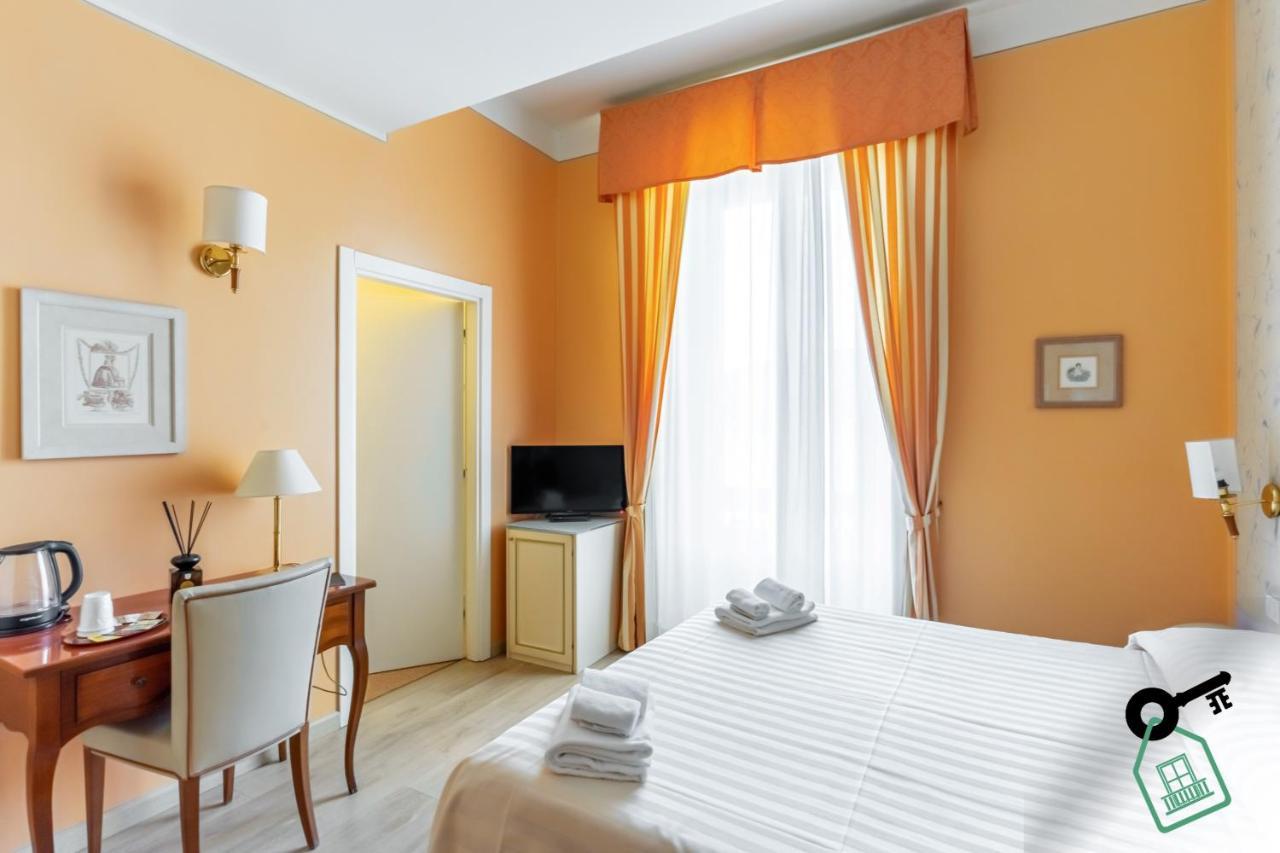 Hotel Rooms Lago Maggiore Verbania Bagian luar foto