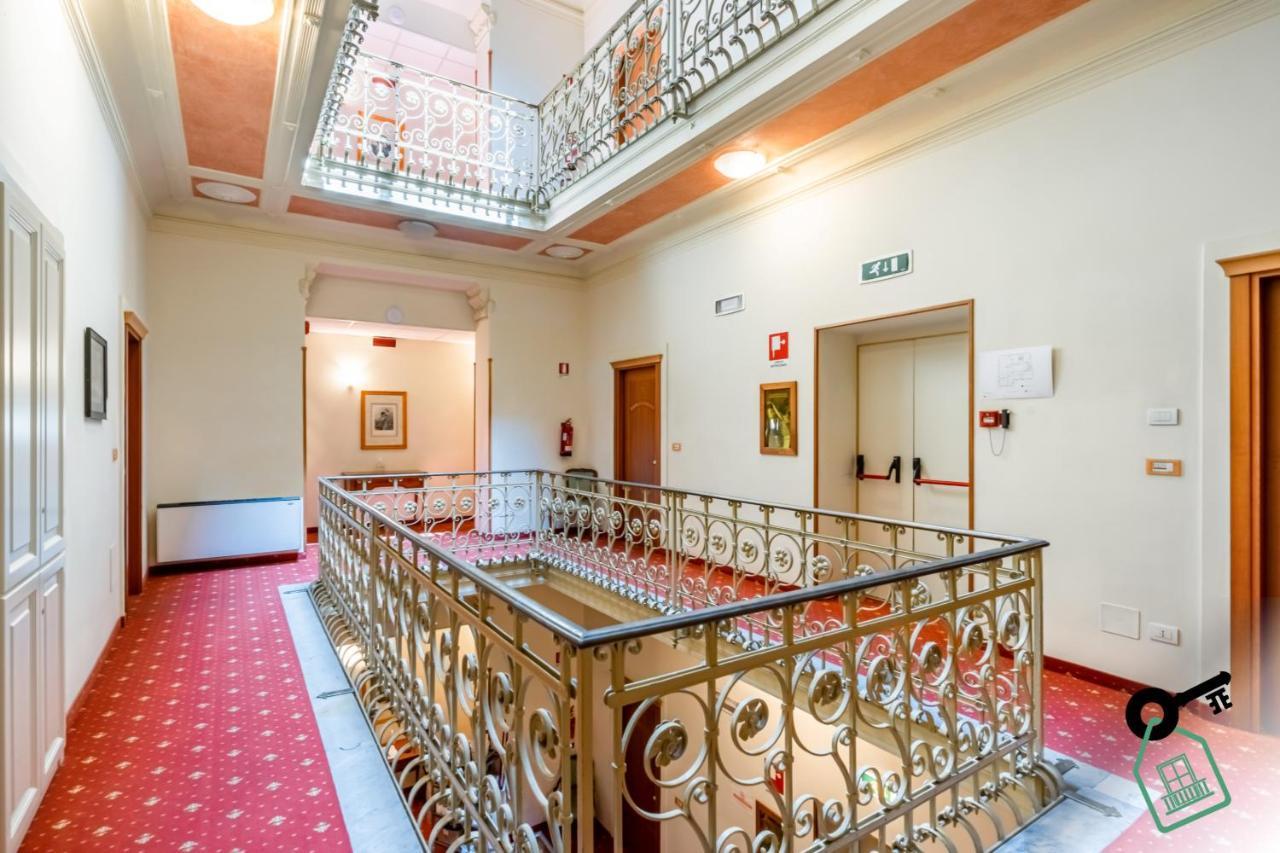 Hotel Rooms Lago Maggiore Verbania Bagian luar foto