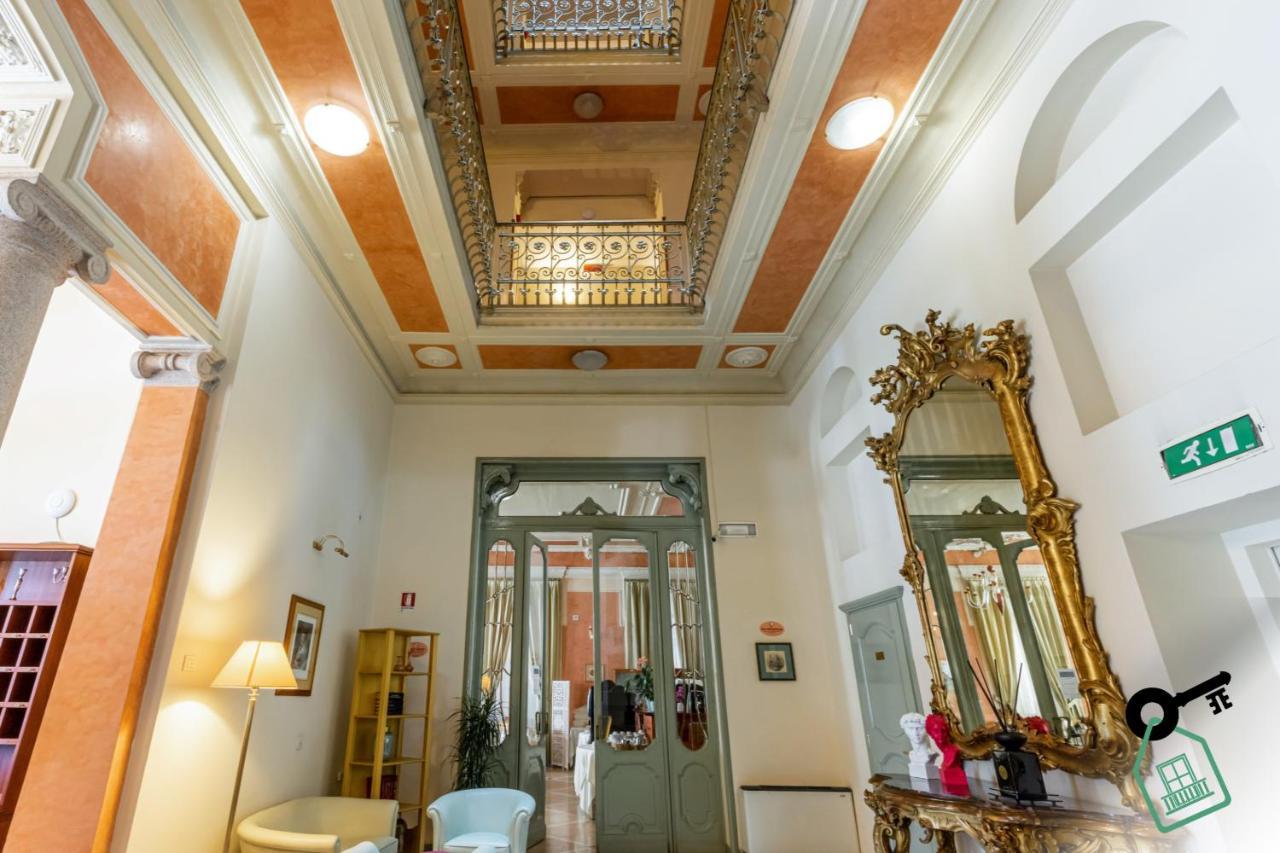 Hotel Rooms Lago Maggiore Verbania Bagian luar foto