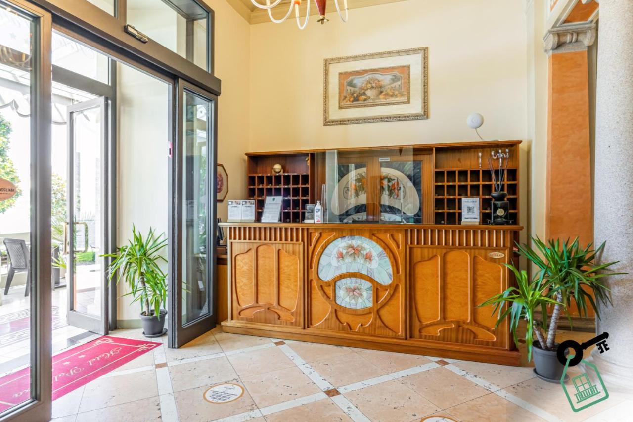 Hotel Rooms Lago Maggiore Verbania Bagian luar foto